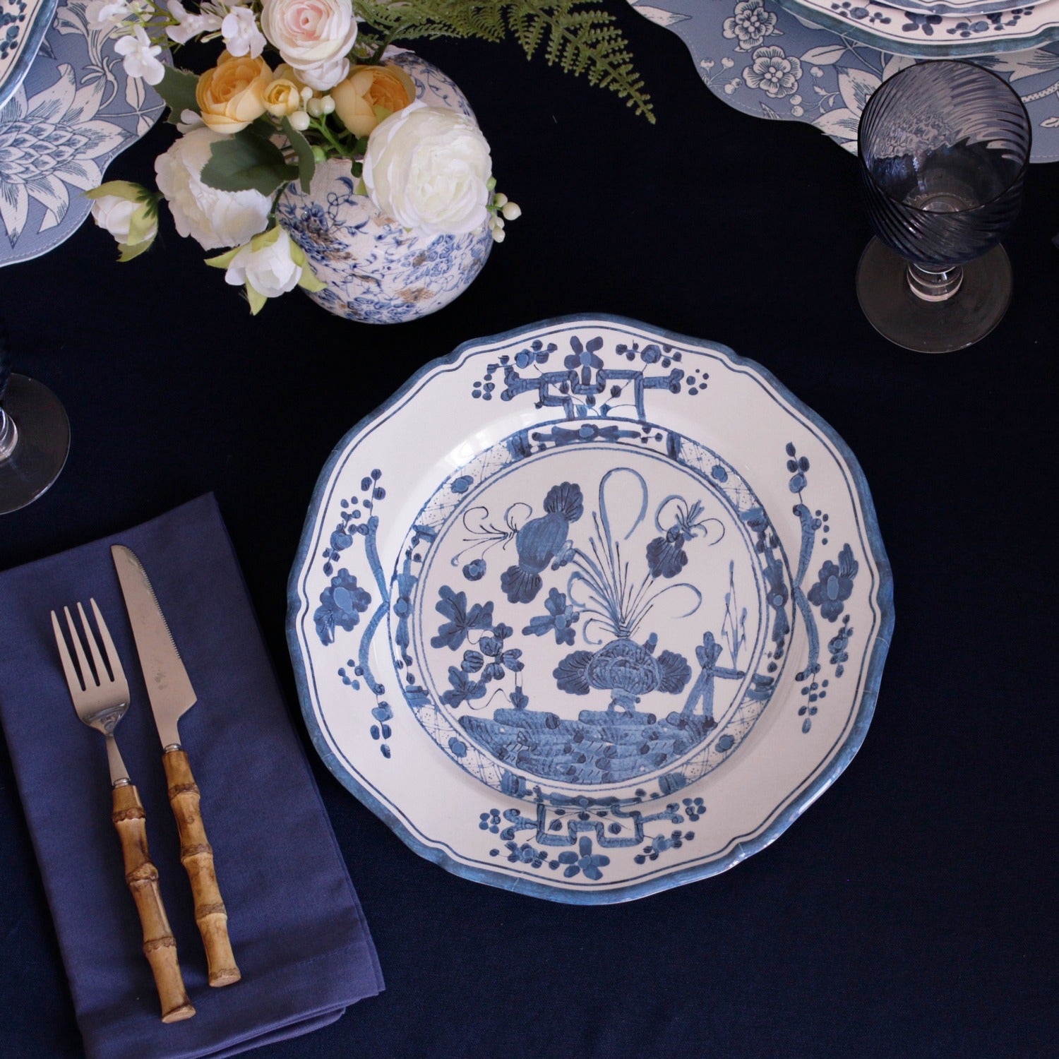 VIDA Faenza 11" Dinner Plate Set of 4 (White and Blue)